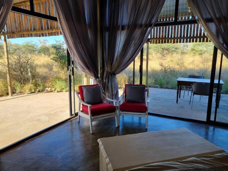 Hackberry House Black Thorn Cottage, Off Grid Khemsbok المظهر الخارجي الصورة