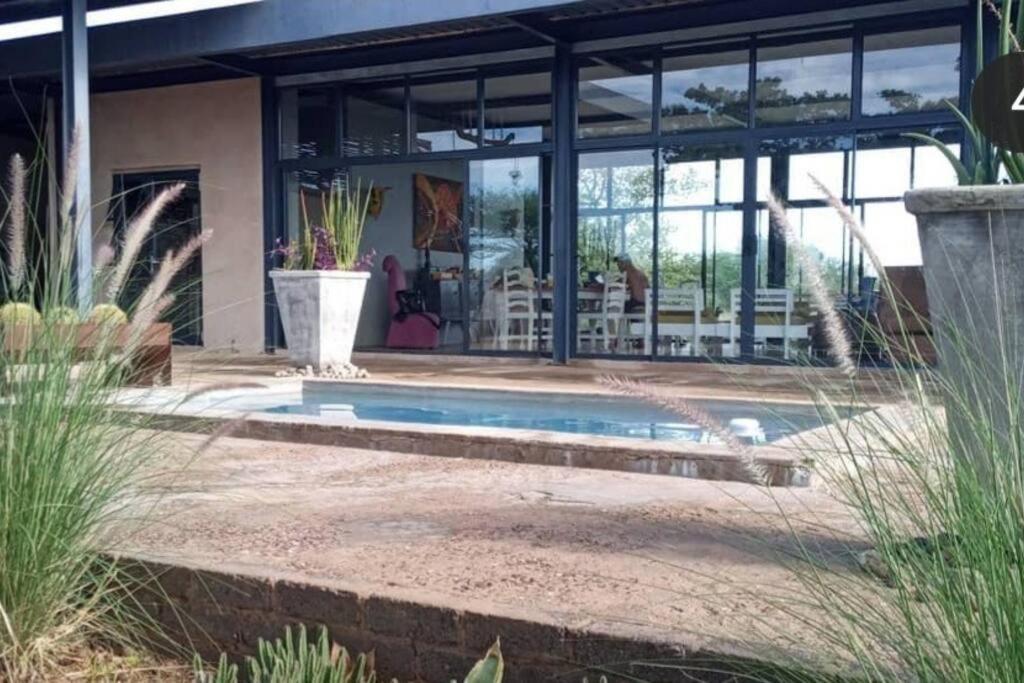 Hackberry House Black Thorn Cottage, Off Grid Khemsbok المظهر الخارجي الصورة