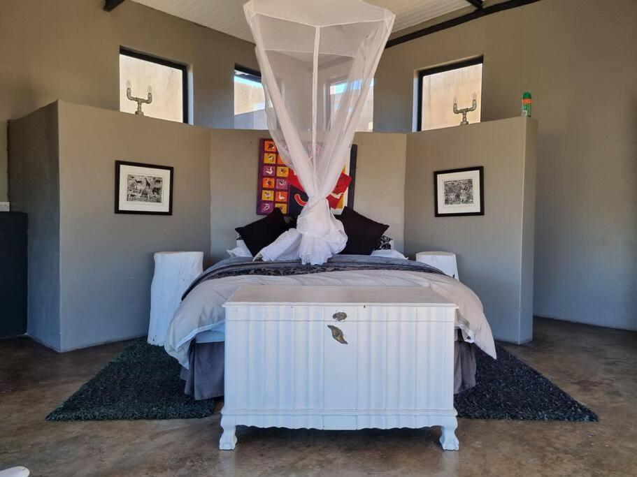 Hackberry House Black Thorn Cottage, Off Grid Khemsbok المظهر الخارجي الصورة