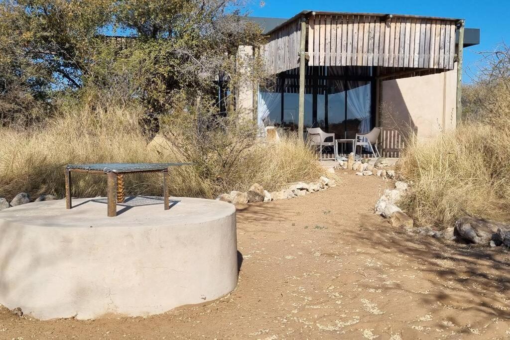 Hackberry House Black Thorn Cottage, Off Grid Khemsbok المظهر الخارجي الصورة