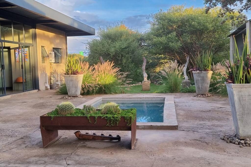 Hackberry House Black Thorn Cottage, Off Grid Khemsbok المظهر الخارجي الصورة